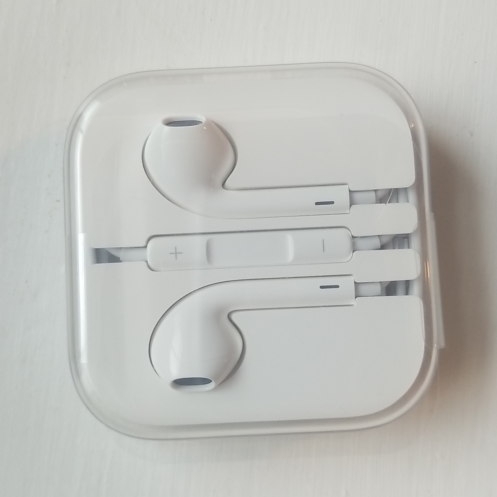 Apple earphones